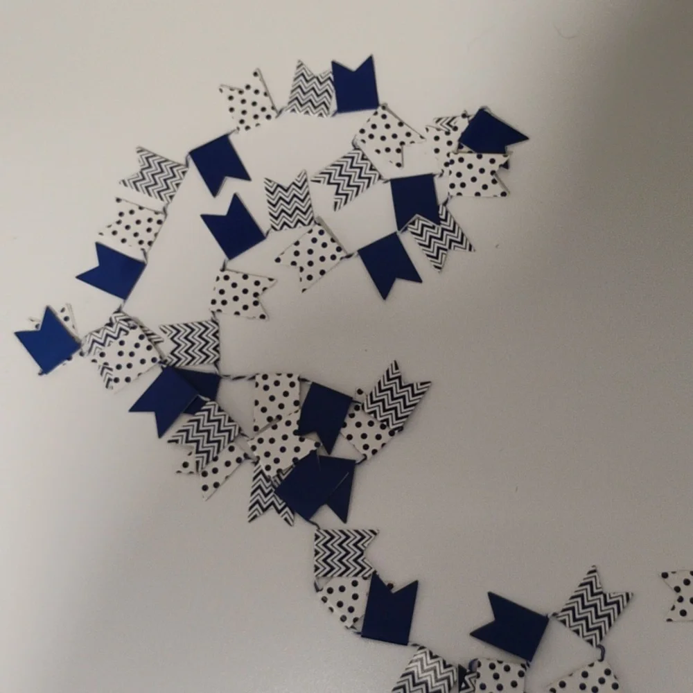 💙+🤍 mini flag garland.